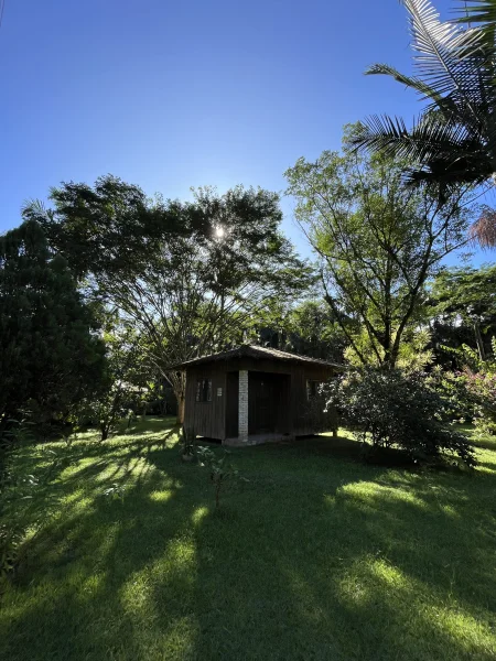 Varanda do chalé voltada para a mata