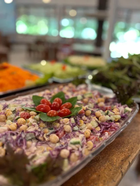 Salada da horta servida no almoço