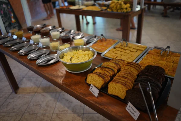 Café da manhã servido em Monte Crista