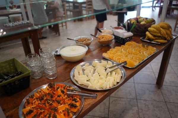 Bolos e frutas do café da manhã
